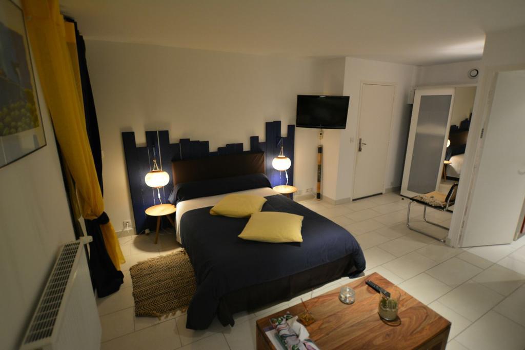 Maison D'Hotes Les Coudreaux Rueil-Malmaison Luaran gambar