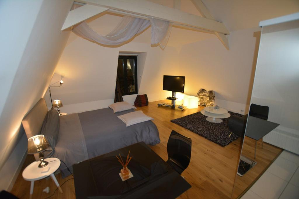 Maison D'Hotes Les Coudreaux Rueil-Malmaison Luaran gambar